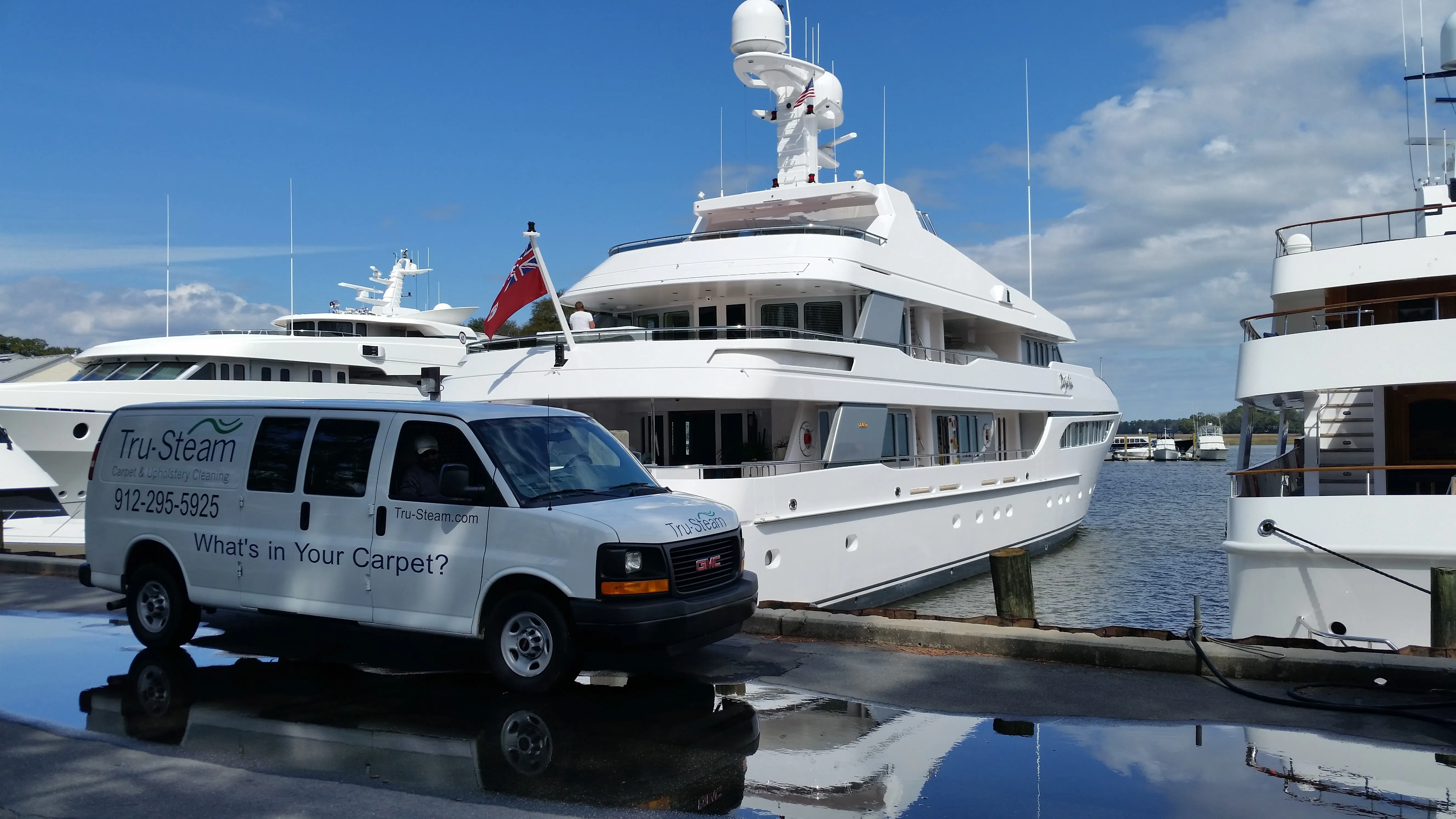 Clean, modern living room with pristine carpets